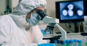 ALARMA EN RUSIA POR MUERTE DE TRABAJADORA DE LABORATORIO: INVESTIGAN POSIBLE CASO DE PESTE NEUMÓNICA